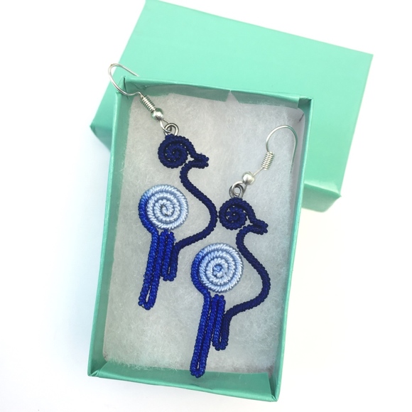 🌿FREE with Purchase 🌿Parrot Earrings - Picture 3 of 5